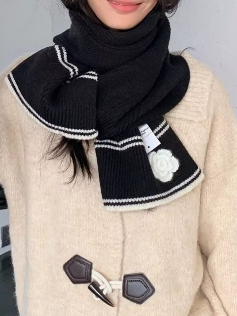 Contrast Trim Knitted Scarf with Camellia Decorn, image 7