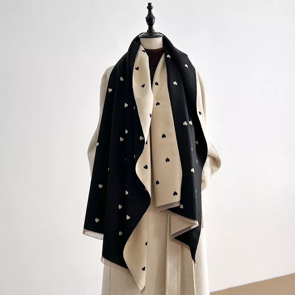 Heart-Patterned Raw Hem Winter Scarf