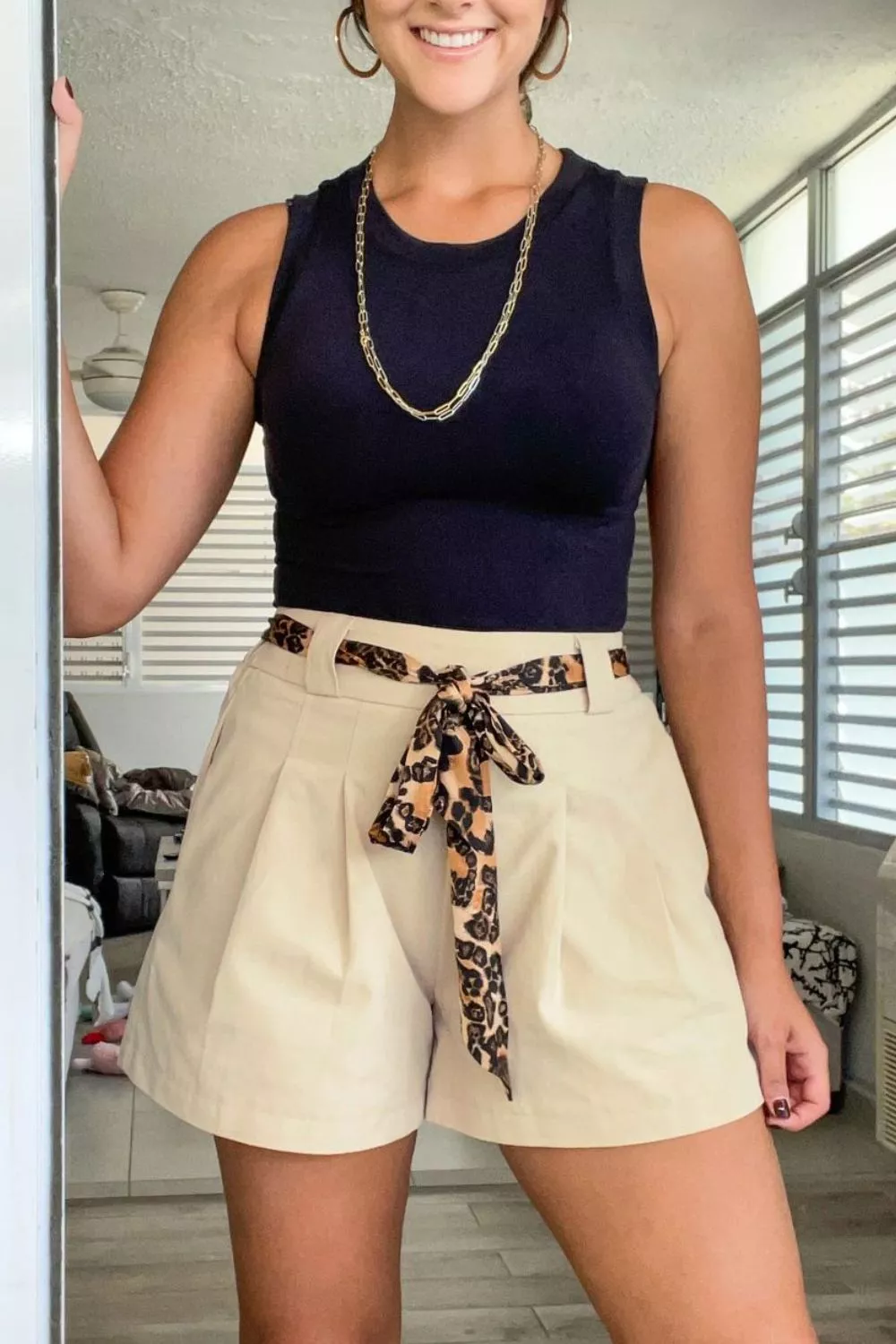 High-Waisted Pleated Shorts, image 4
