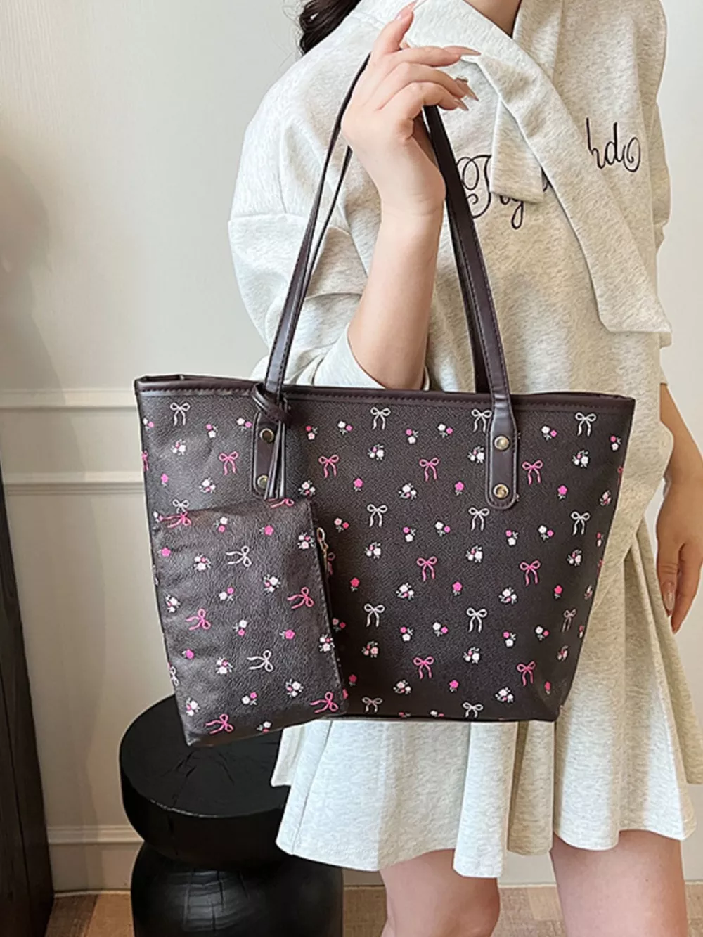 Printed Tote Shoulder Bag with Pouch, image 4