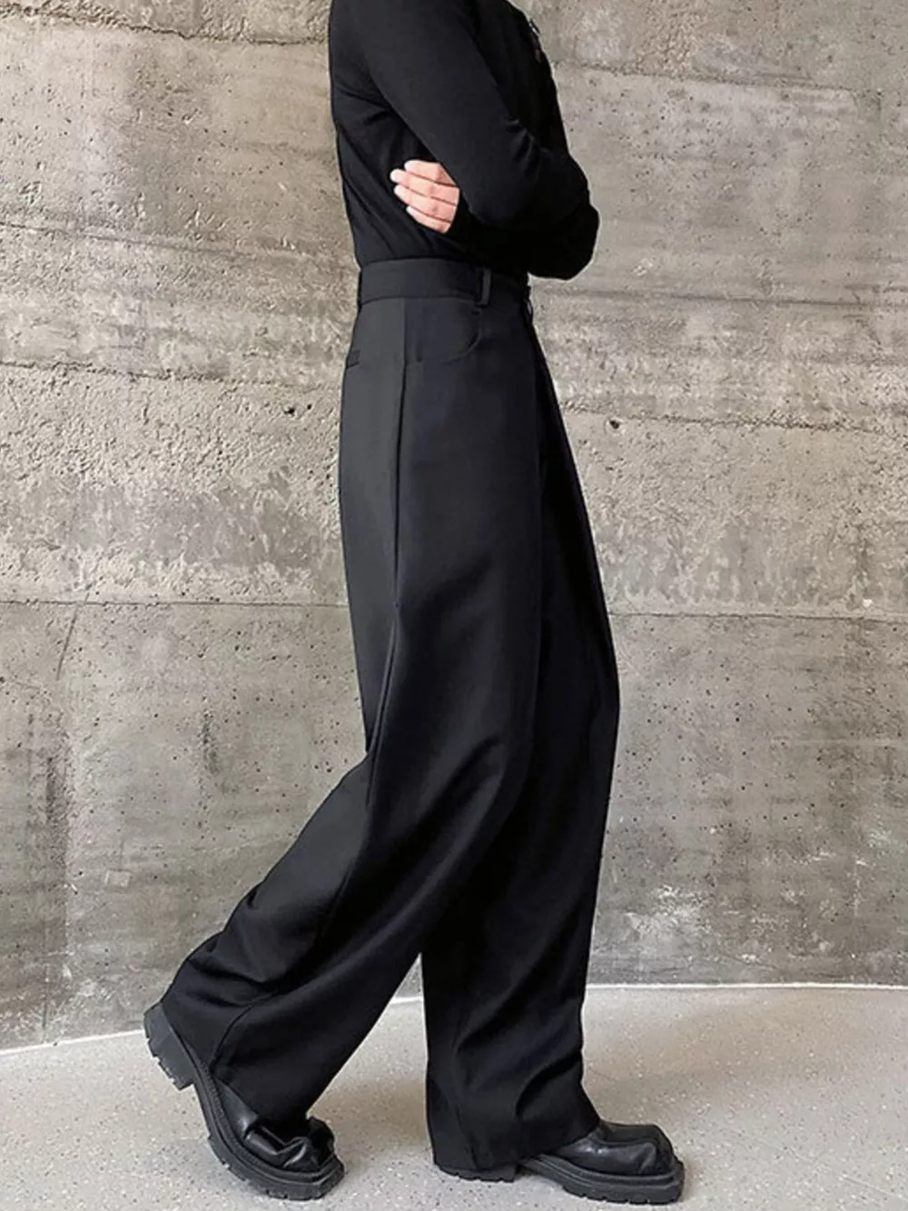 Men's Pleated Detail Wide-Leg Pants, image 2