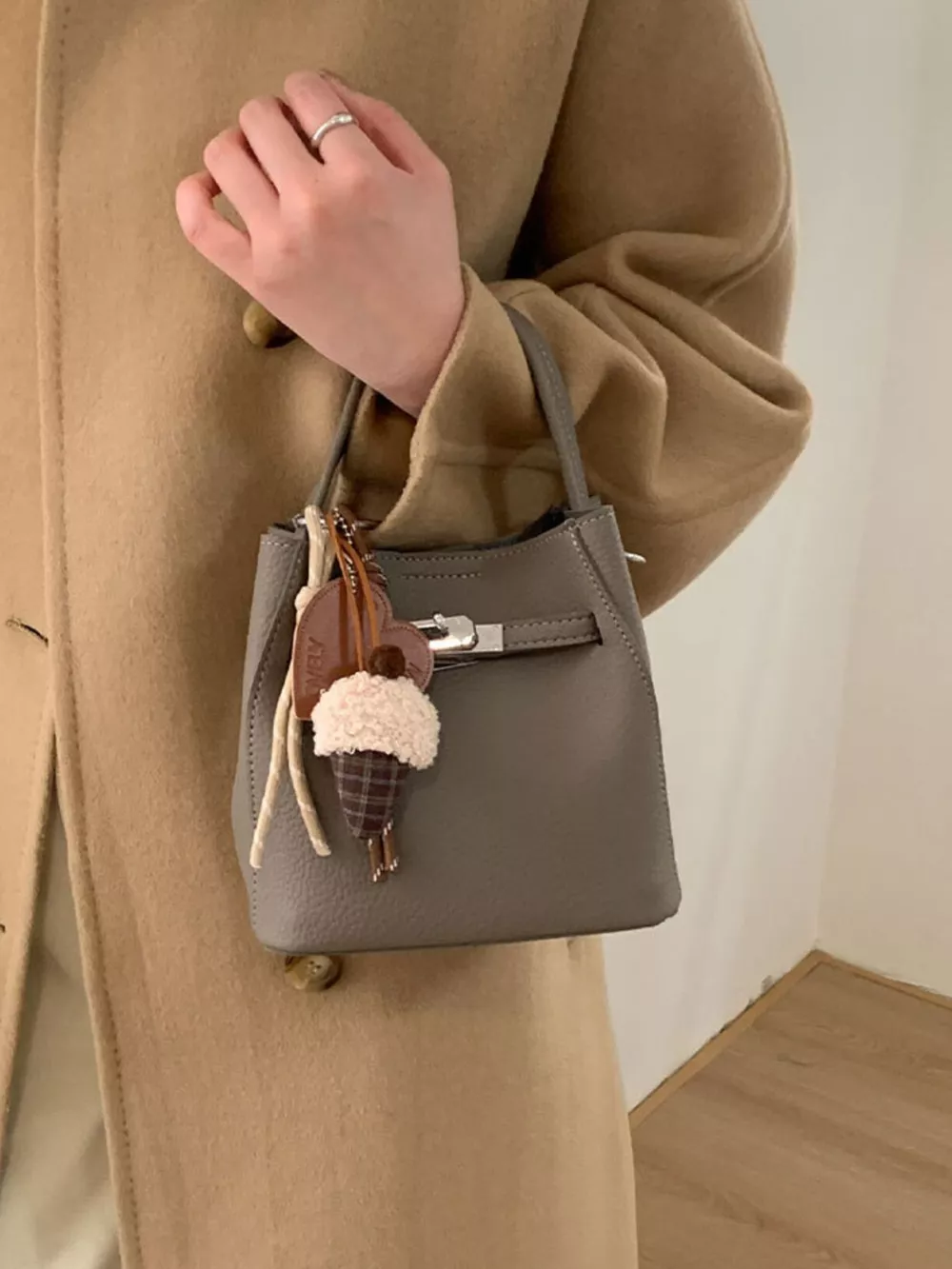 Lock Detail Crossbody Bag, image 2