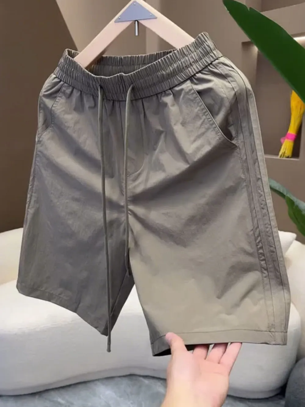 Men's Pocketed Drawstring Shorts, image 2