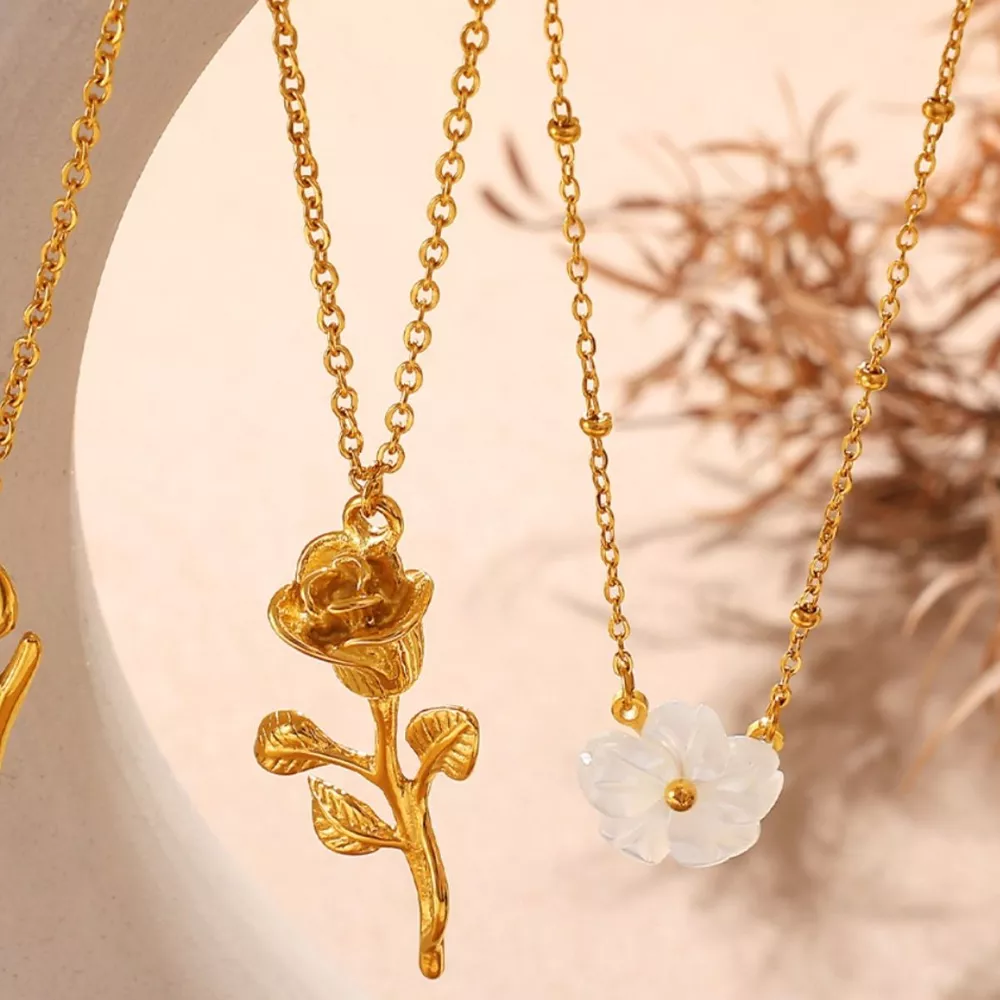 18K Gold-Plated Stainless Steel Flower Pendant Necklace, image 5