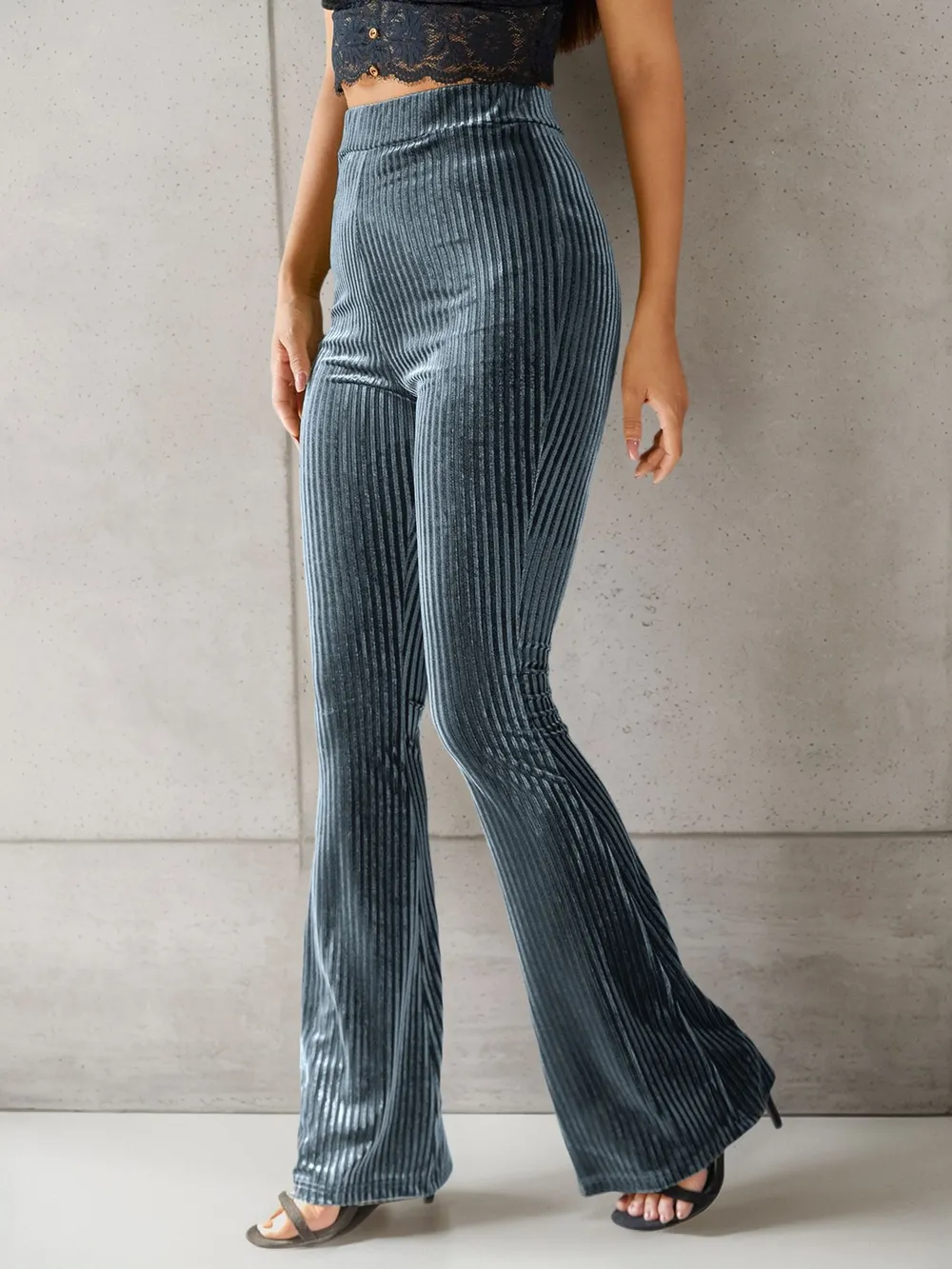High-Waisted Ribbed Velvet Flare Pants, image 3