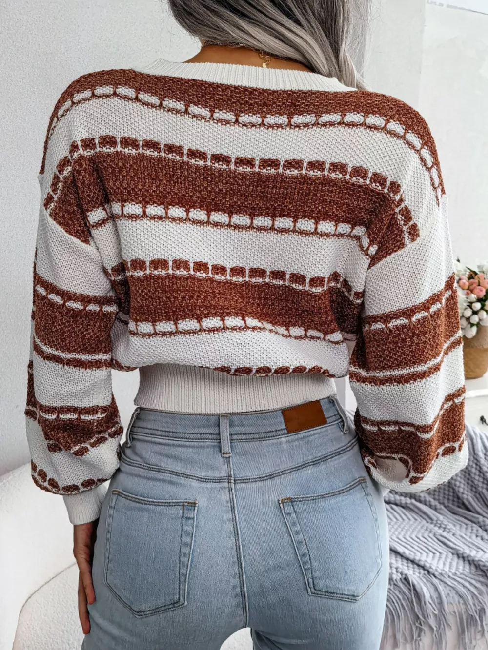 Color Block Round Neck Cropped Sweater, image 2