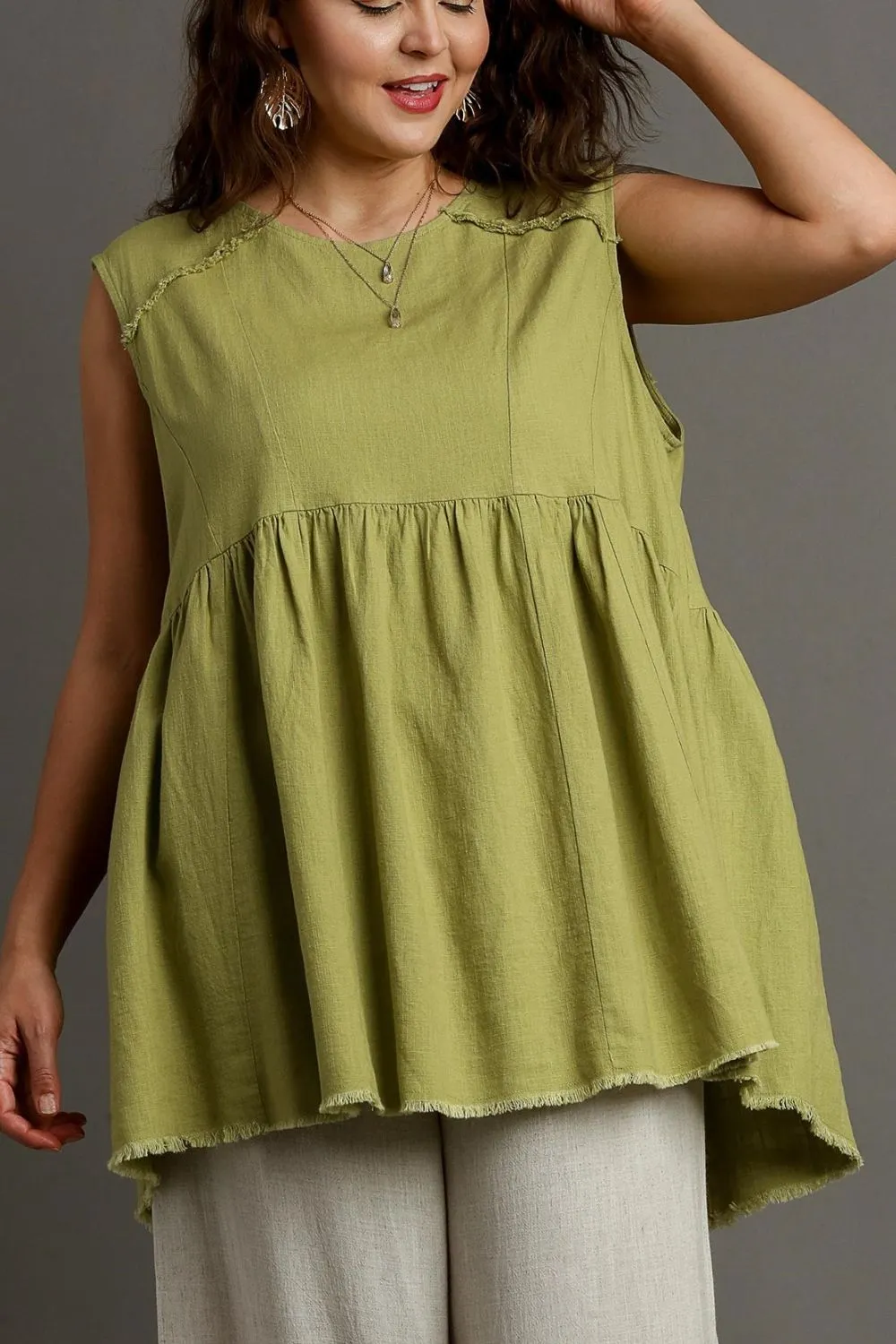 Full Size Raw Hem Linen Round Neck Sleeveless Top Plus Size, image 4
