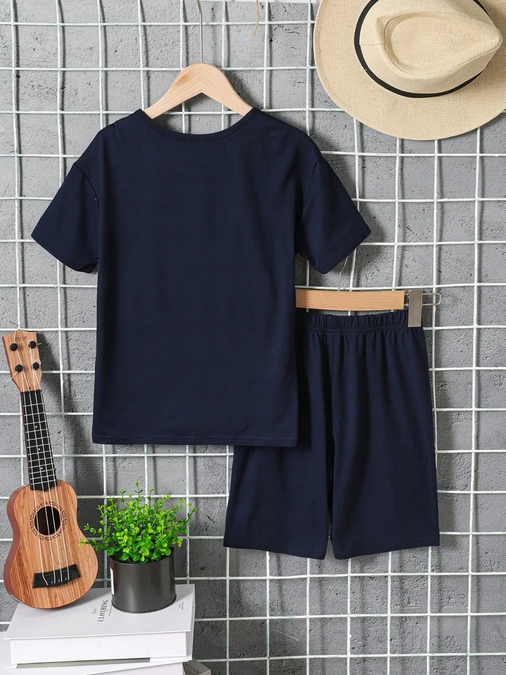 Children's Graphic Round Neck T-Shirt and Pants Set, image 2
