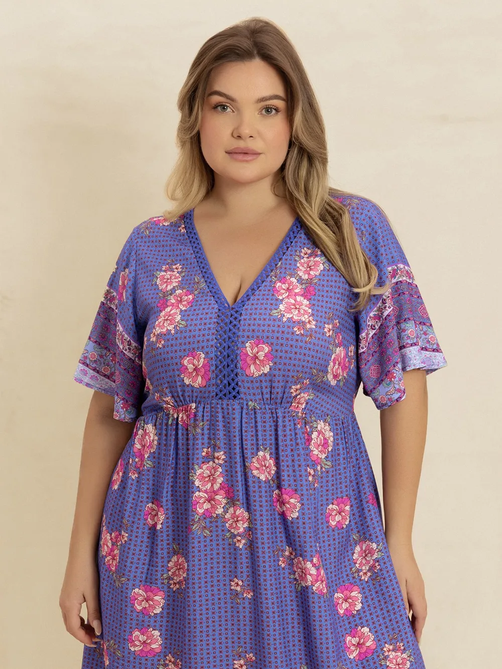 Plus Size Printed V-Neck Flutter Sleeve Dress, image 4