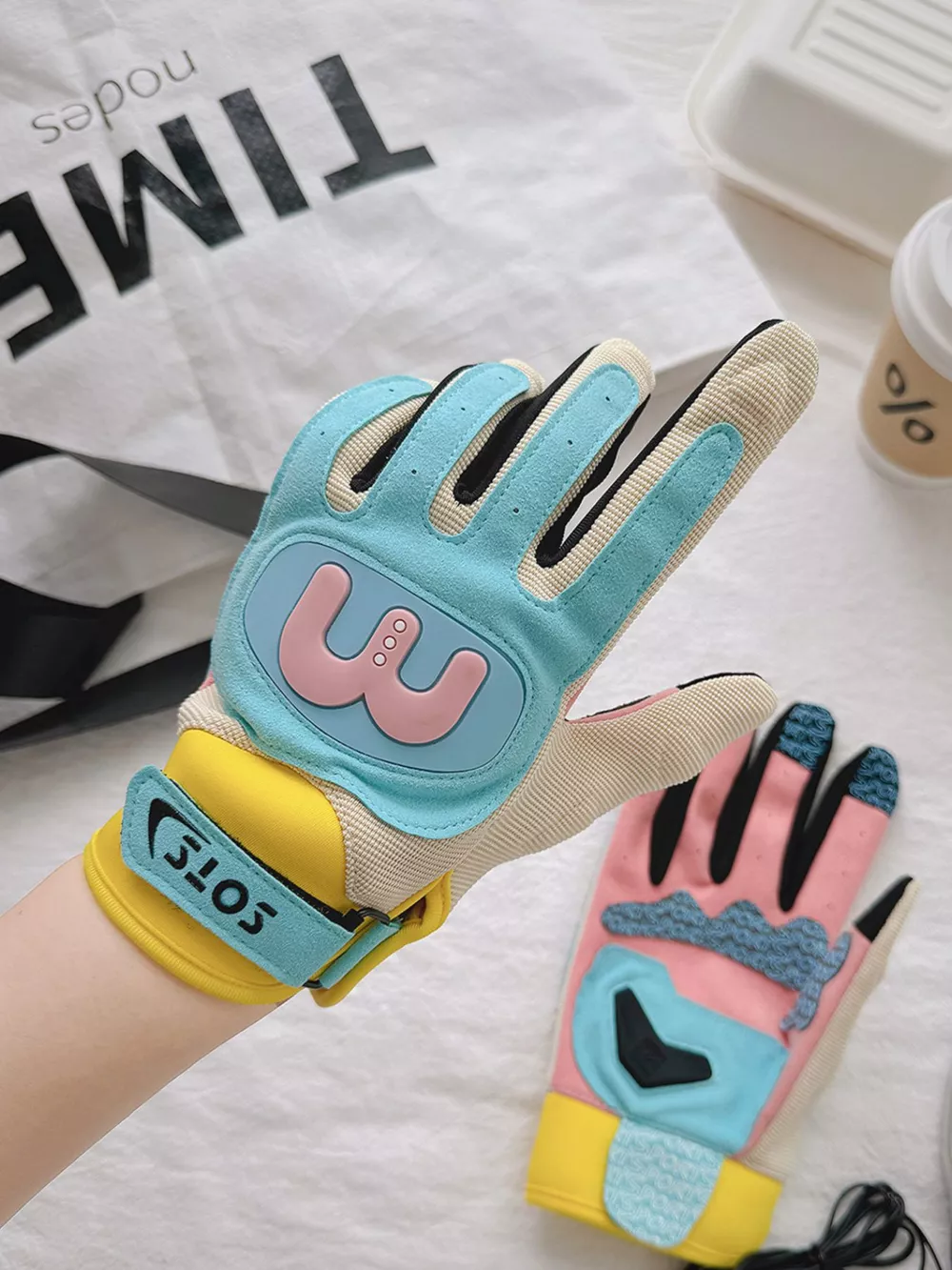 Colorful Touchscreen Gloves, image 2