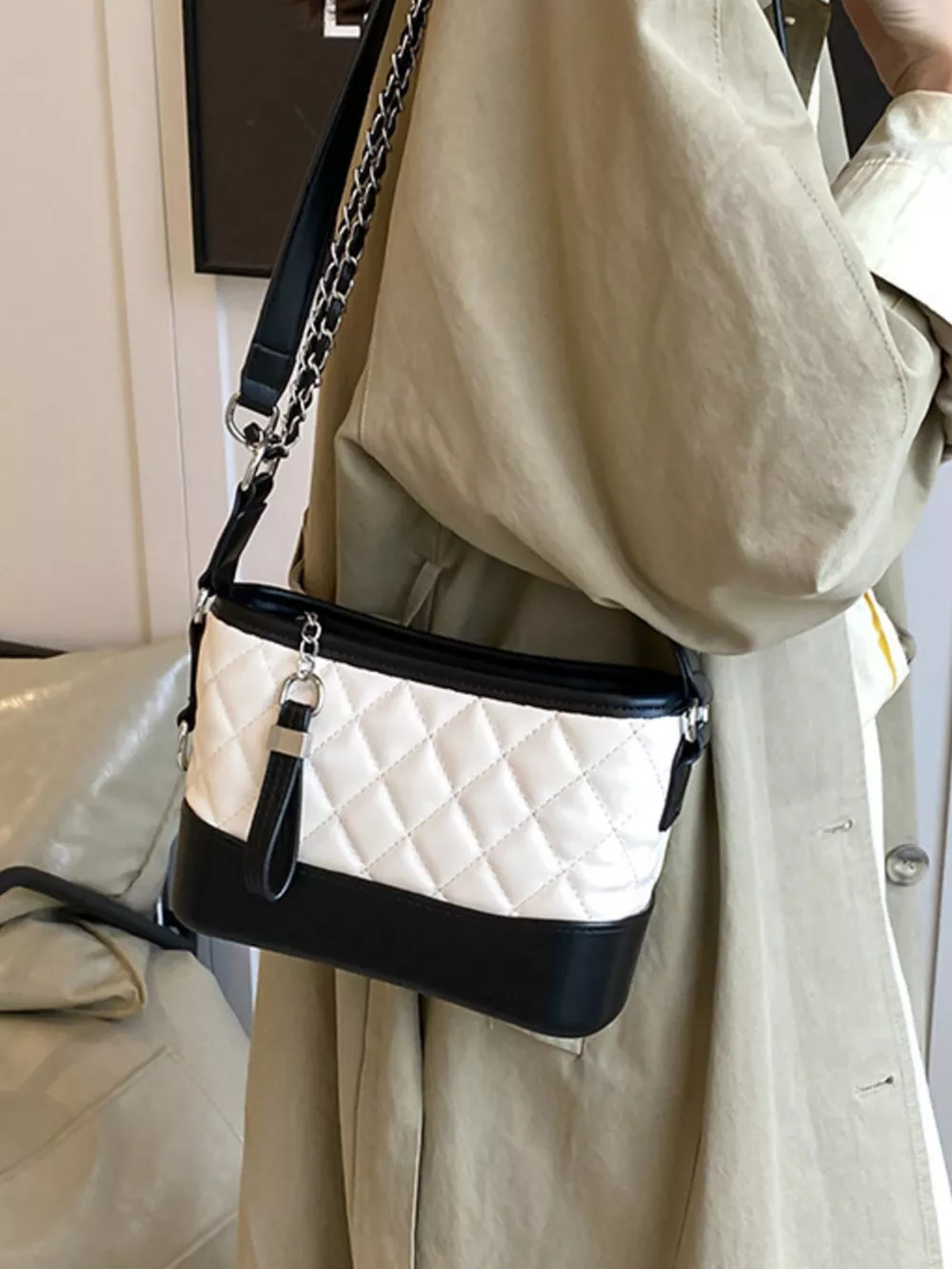 Quilted Bucket Crossbody Bag with Chain Strap, image 4