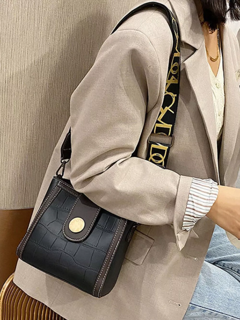 Crocodile Pattern Wide Strap Crossbody Bag, image 6