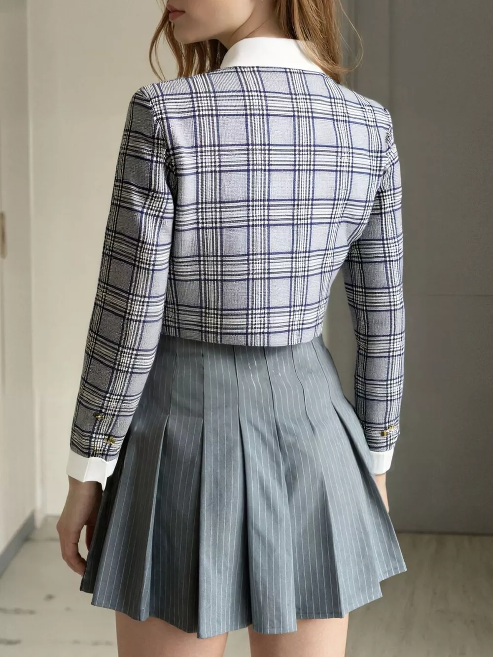 Plaid Cropped Outerwear with Contrast Collar and Gold Buttons, image 3