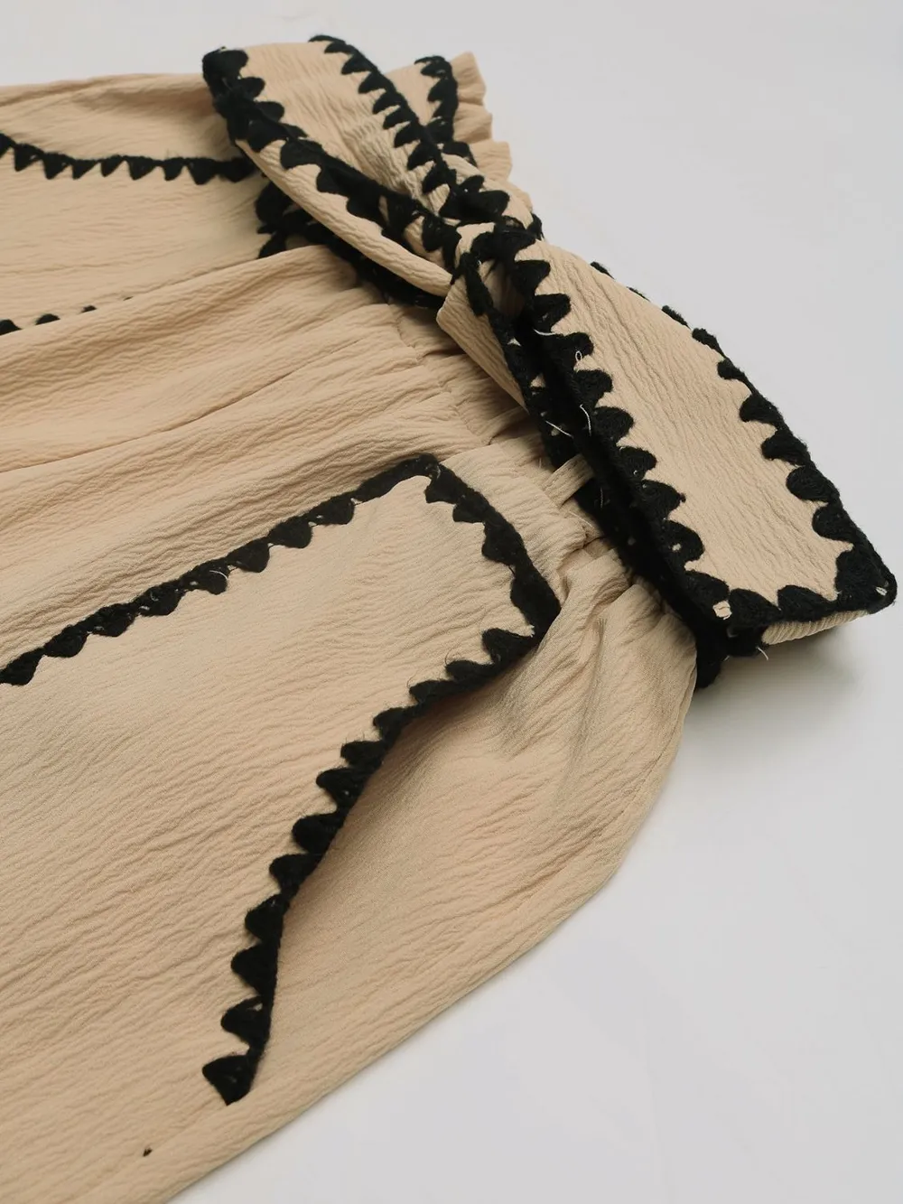 Tied Contrast Trim Shorts, image 3