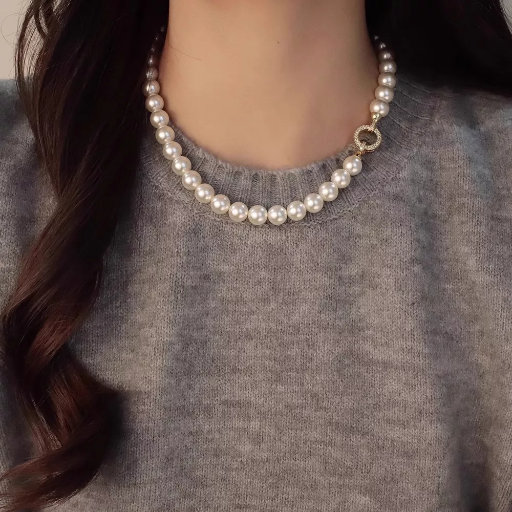 Pearl Necklace with Interlocking Clasp, image 3