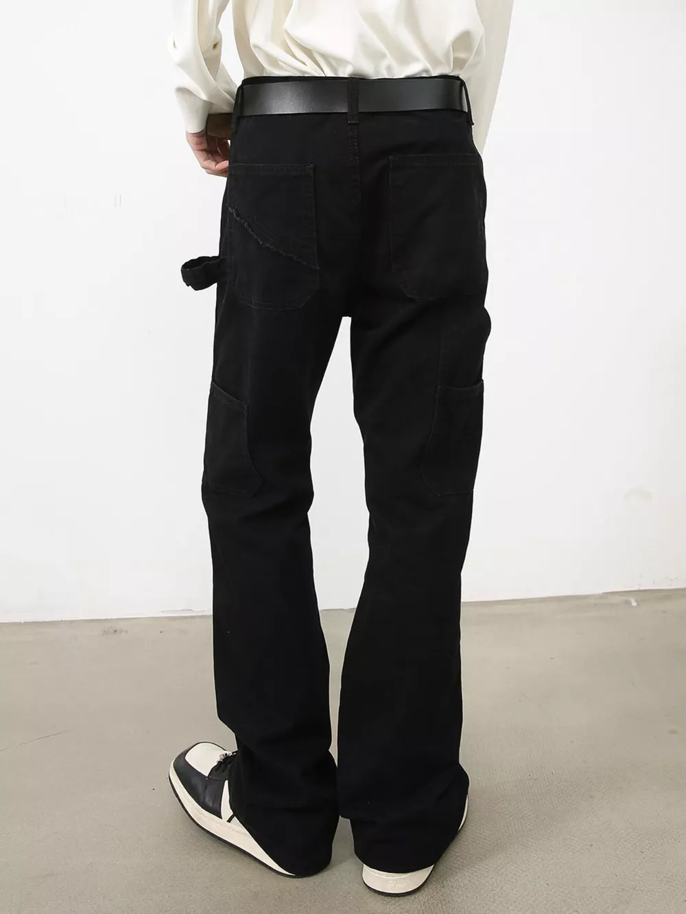 Men's Rivet-Detailed Straight-Leg Jeans, image 3