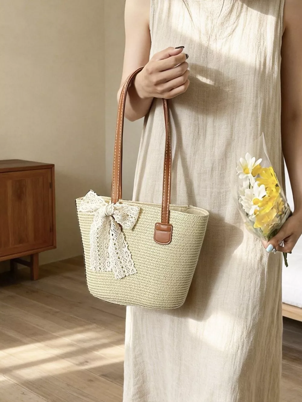 Straw Shoulder Bag with Lace Bow, image 4