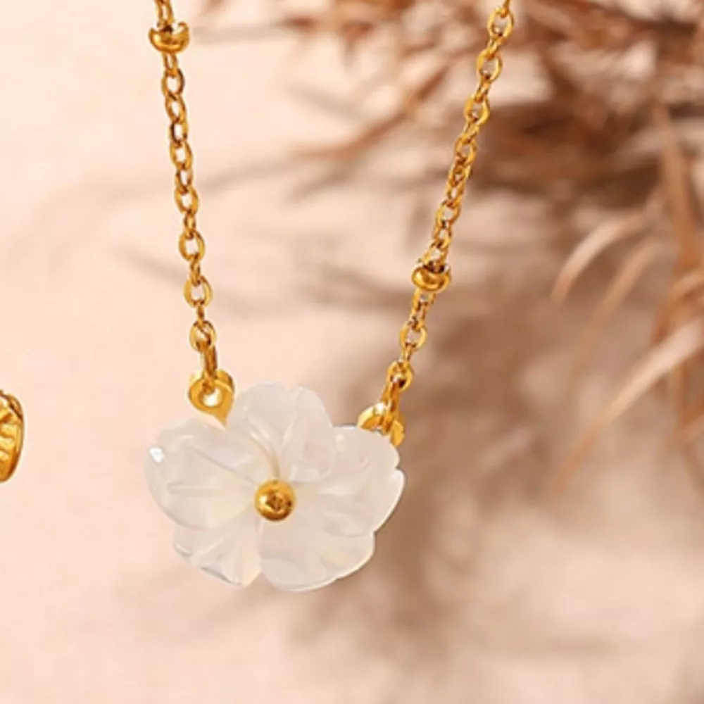 18K Gold-Plated Stainless Steel Flower Pendant Necklace, image 7