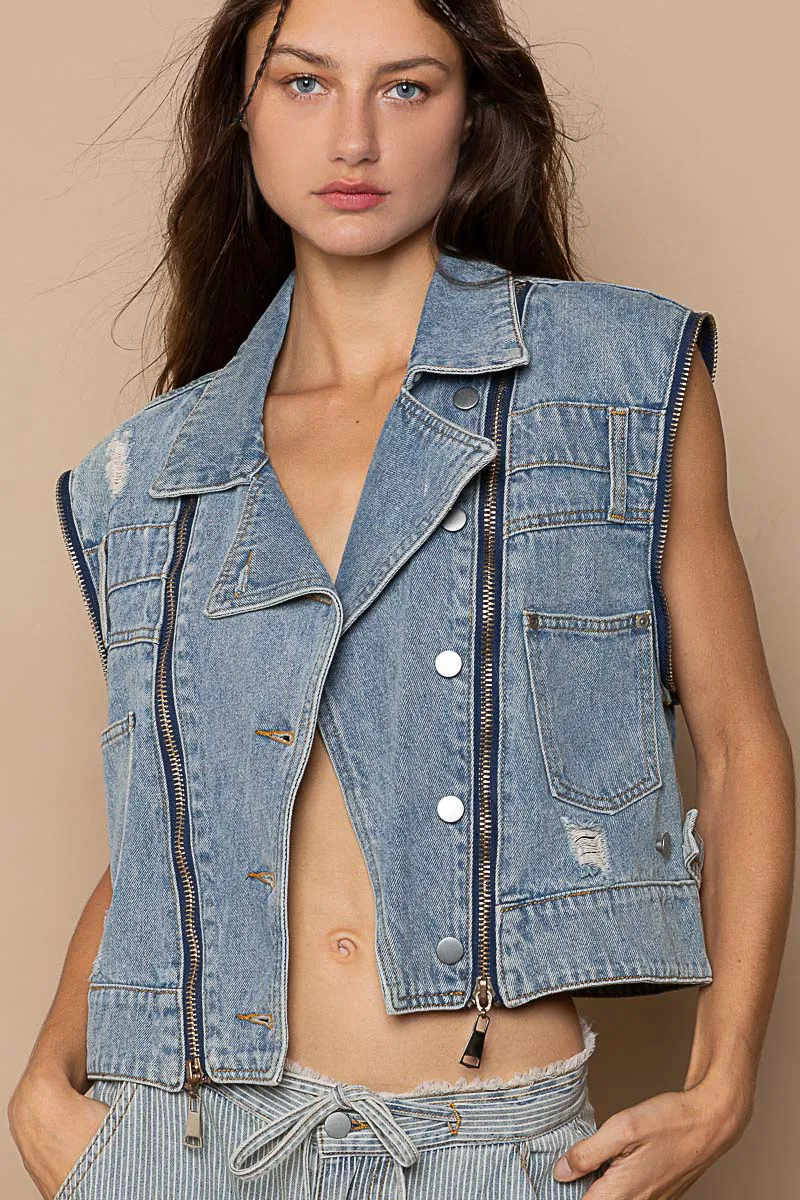 Cropped Denim Jacket with Functional Zipper Detail, image 4