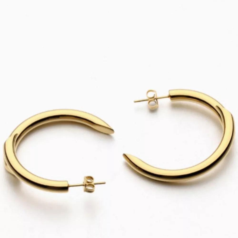 Chunky C-Hoop Earrings, image 3