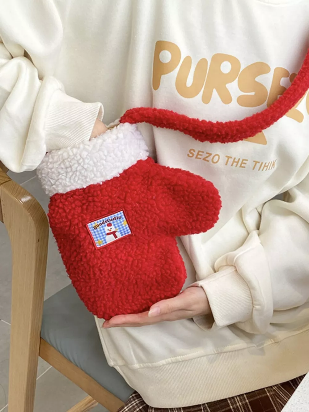 Christmas Mitten-Shaped Plush Crossbody Bag, image 11
