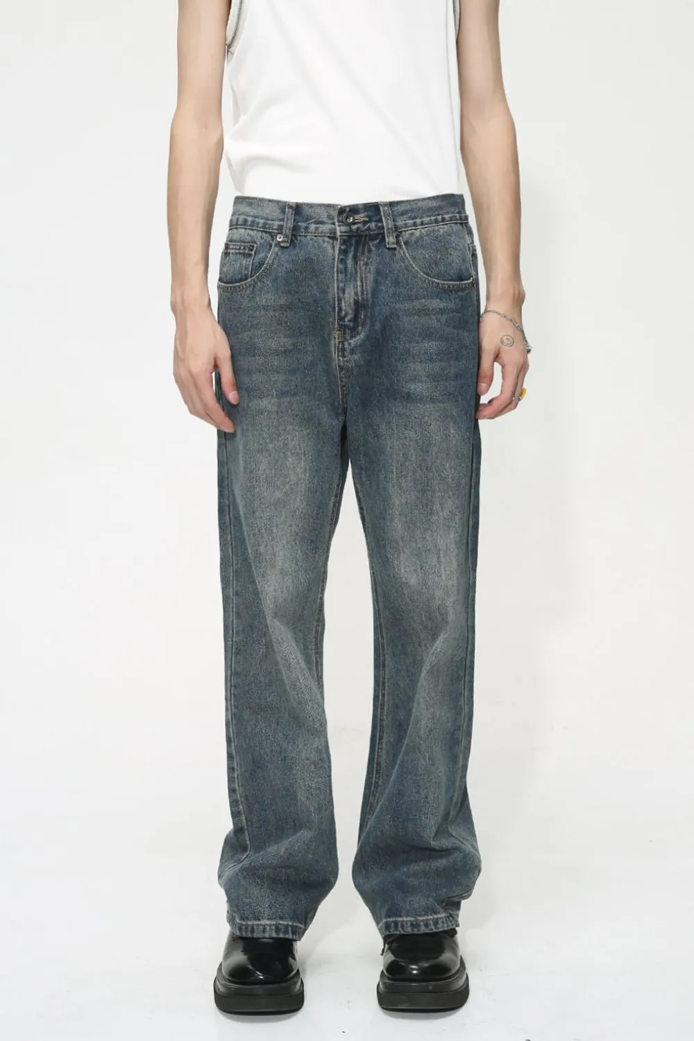 Mid Rise Jeans with Pockets