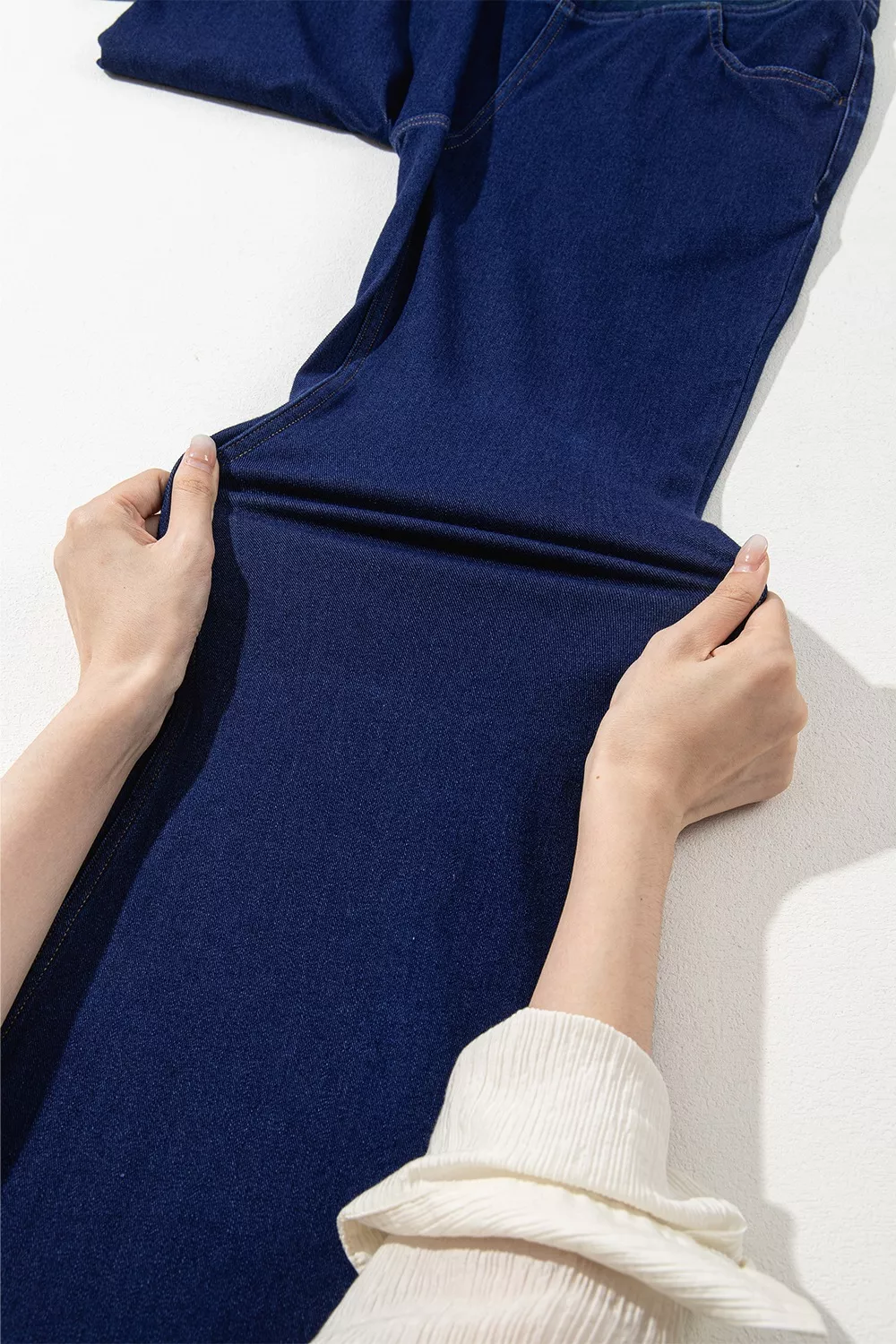 High-Waisted Flare Jeans, image 5
