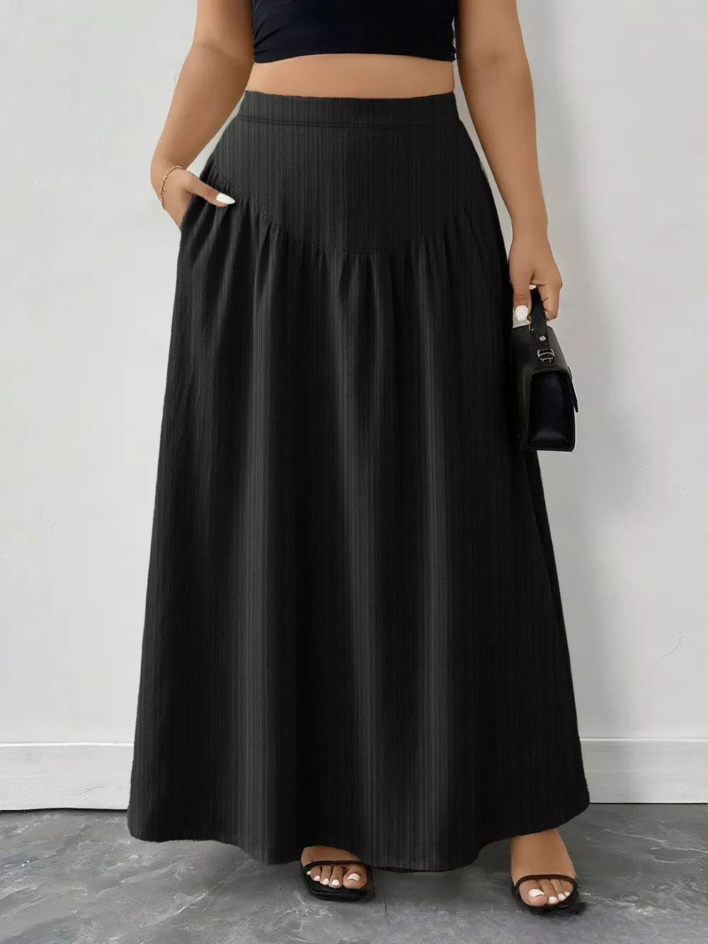Plus Size Ruched Maxi Skirt with Pockets
