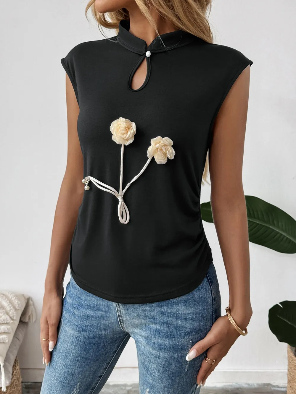 Floral Applique Keyhole Sleeveless Top