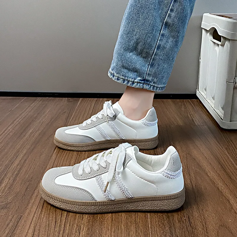 Contrast Lace Up Round Toe Sneakers