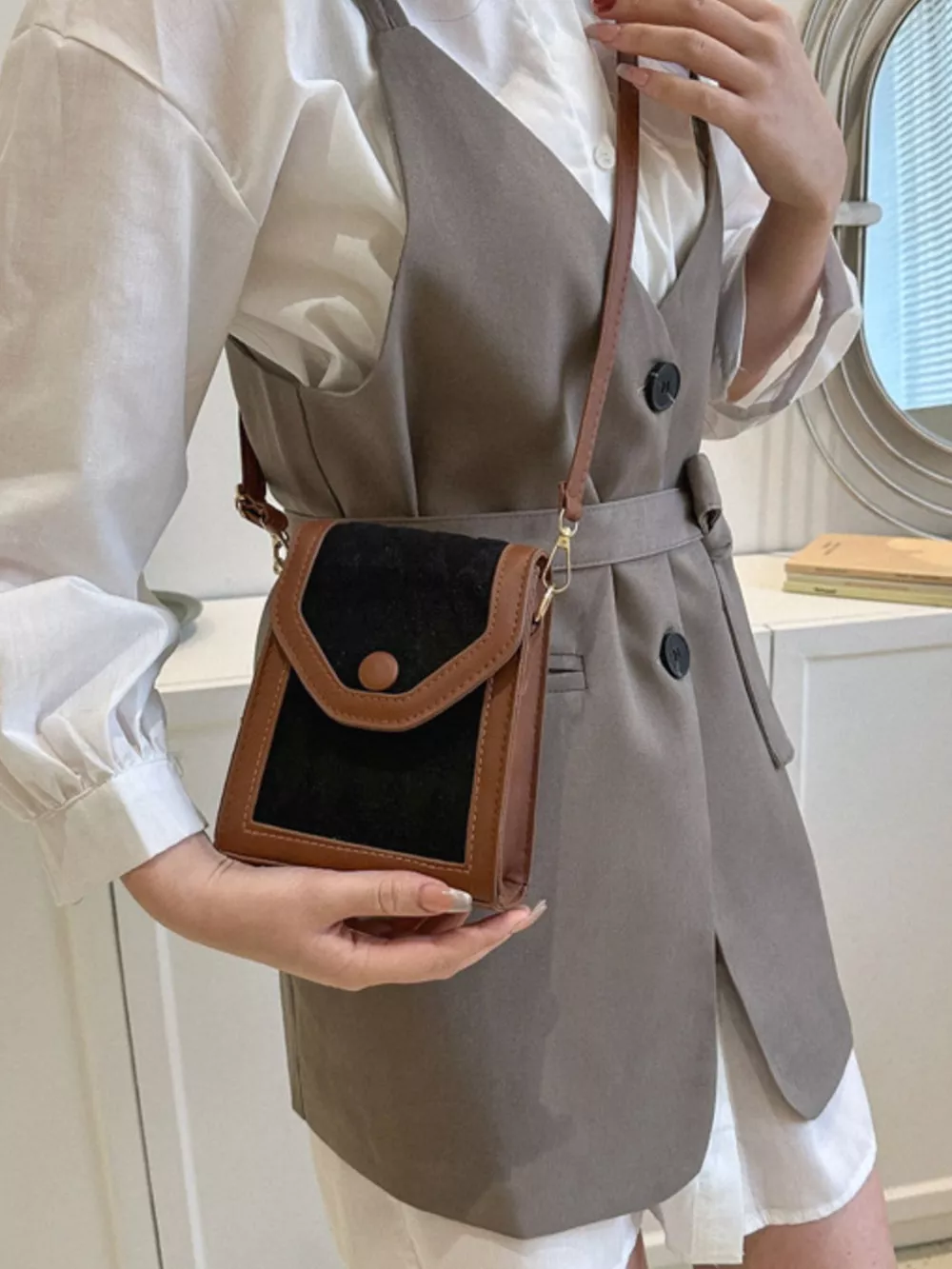 Adjustable Strap Flap Crossbody Bag, image 5