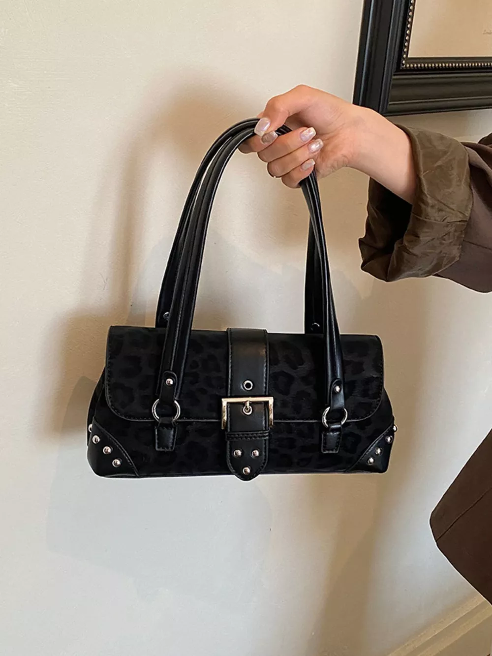 Leopard Buckle Detail Shoulder Bag, image 5