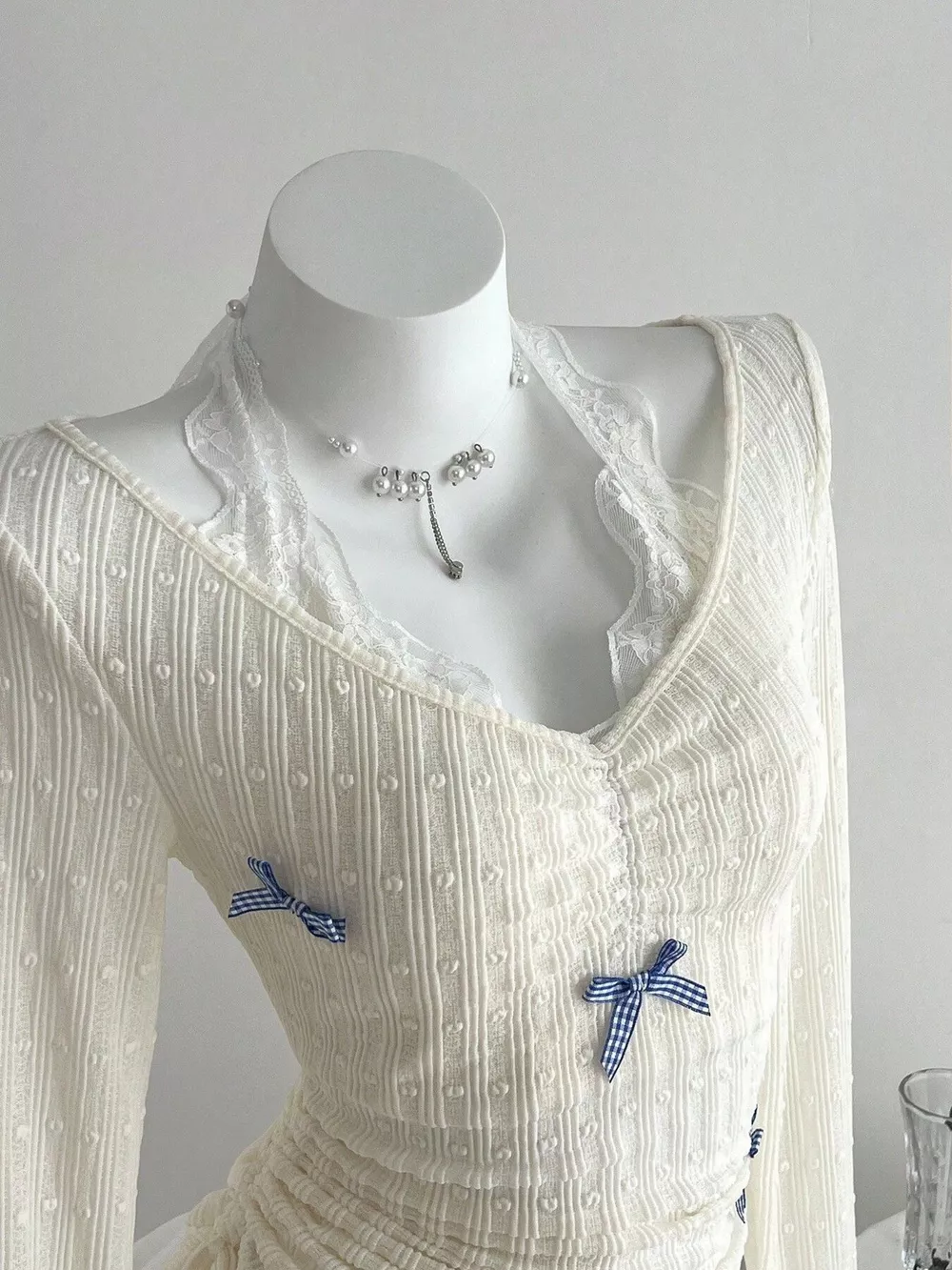 Bow Lace Detail V-Neck T-Shirt, image 4