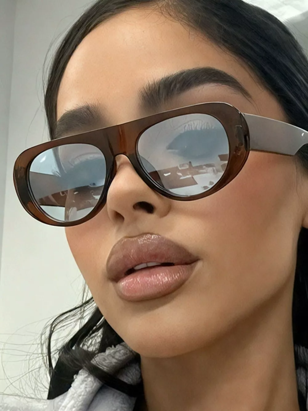 Oval Frame Sunglasses with UV Protection, image 2