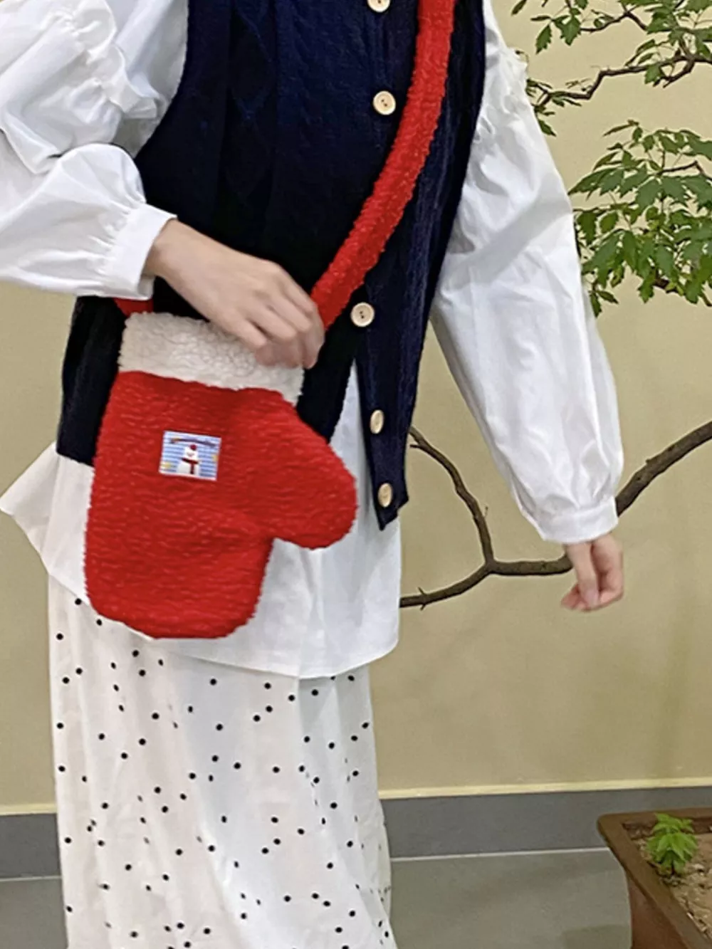 Christmas Mitten-Shaped Plush Crossbody Bag, image 10