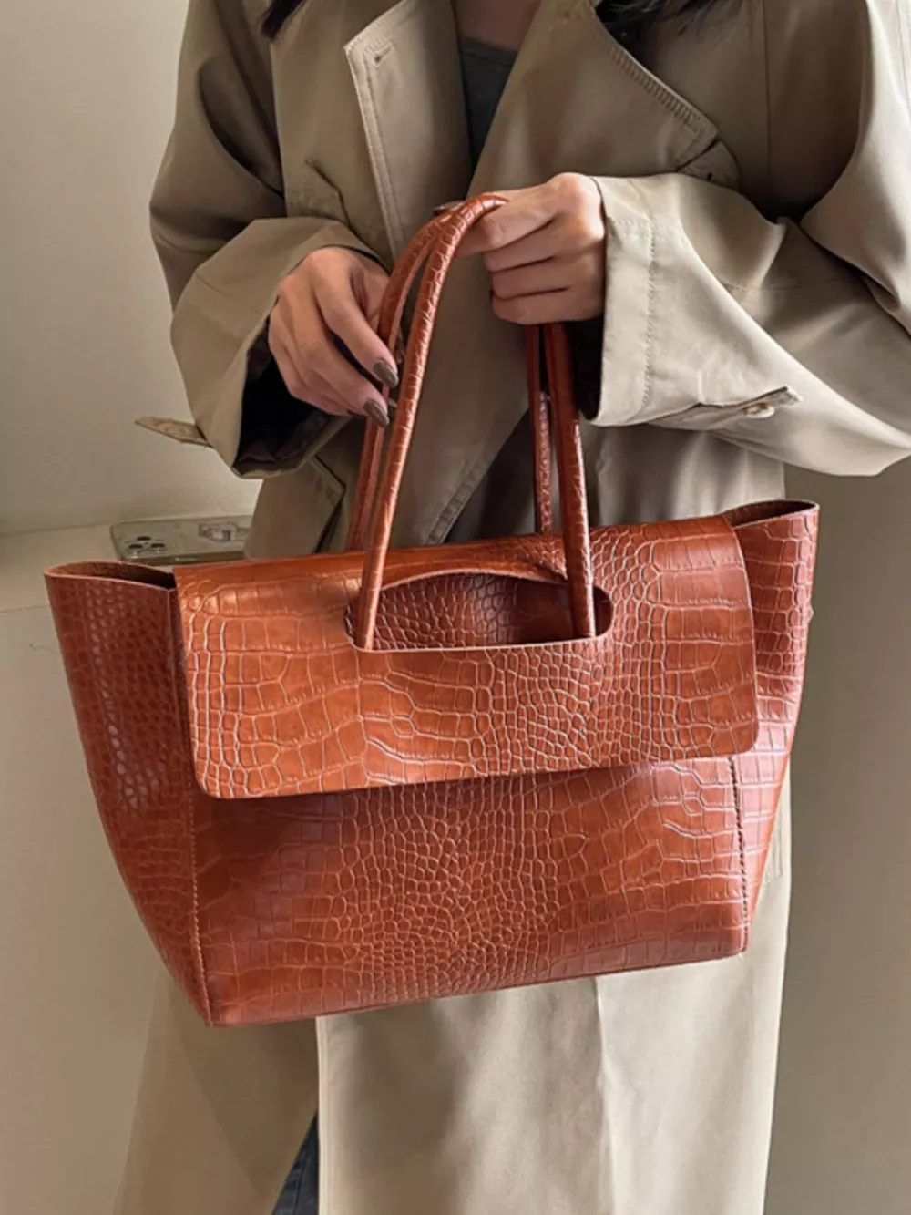 Crocodile-Embossed Shoulder Bag, image 8
