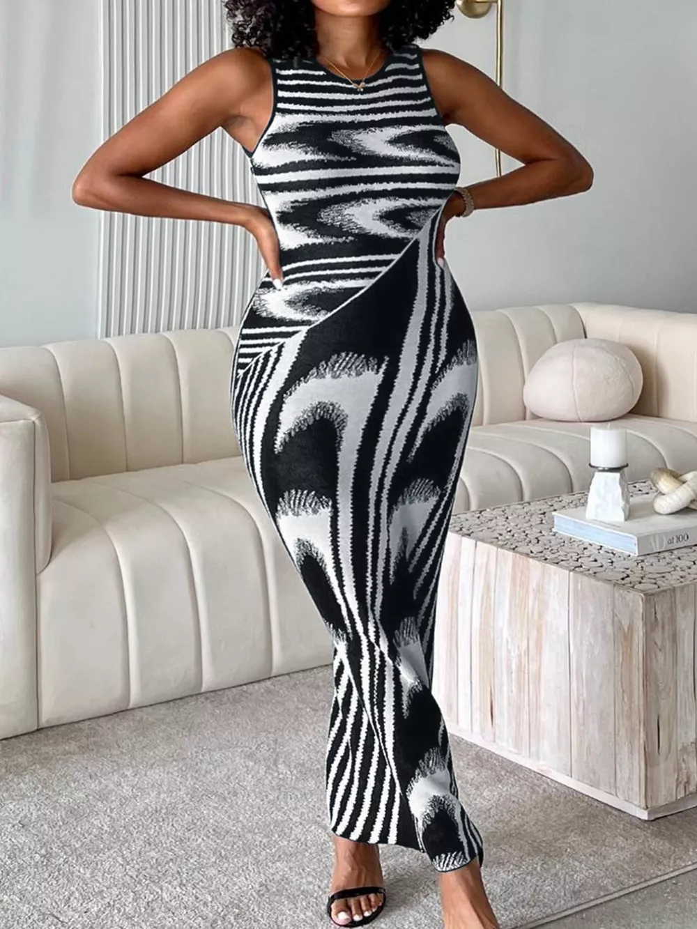 Plus Size Sleeveless Bodycon Maxi Dress with Abstract Print, image 5
