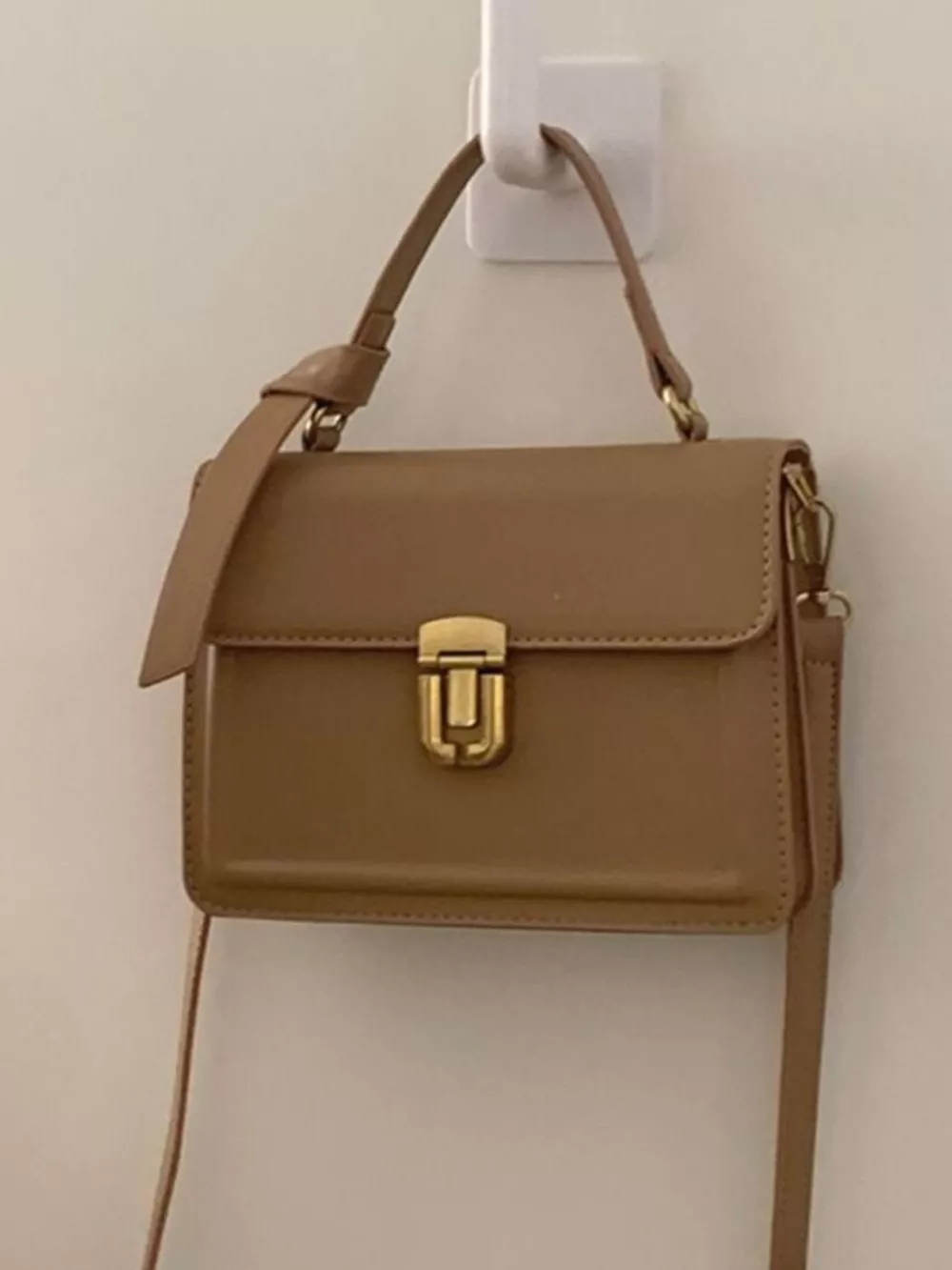 Leather Crossbody Bag with Golden Clasp, image 6