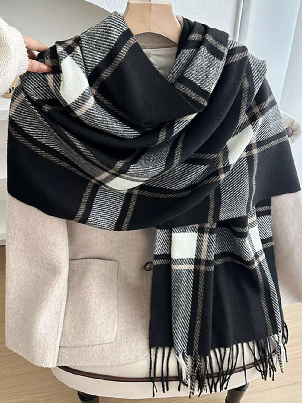 Classic Plaid Pattern Tassel Winter Scarf