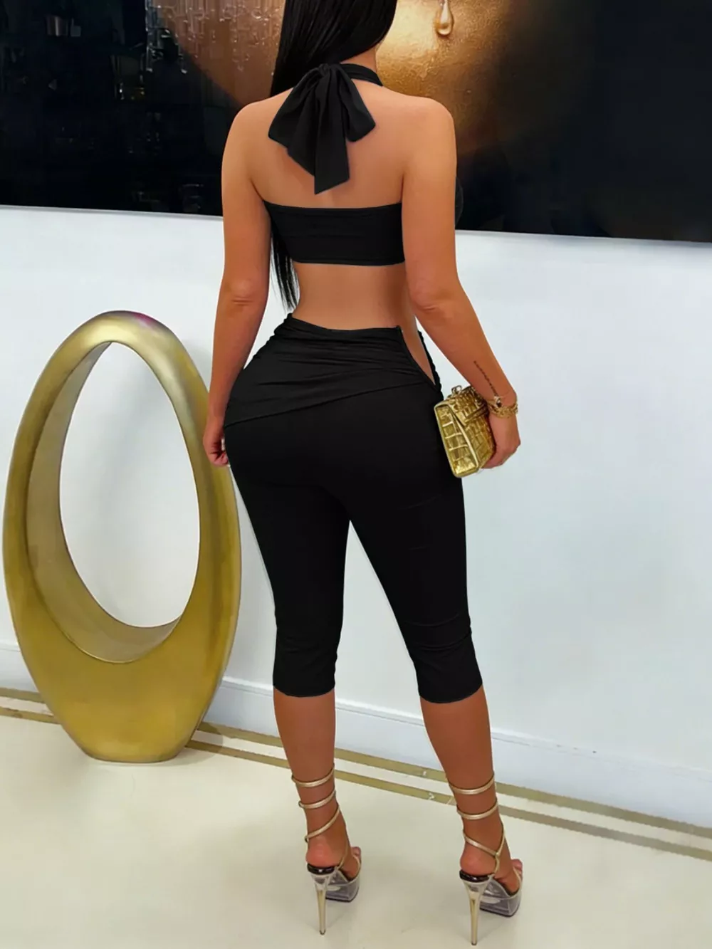 Halter Neck Twist Top and High-Waisted Ruched Capris Set, image 6