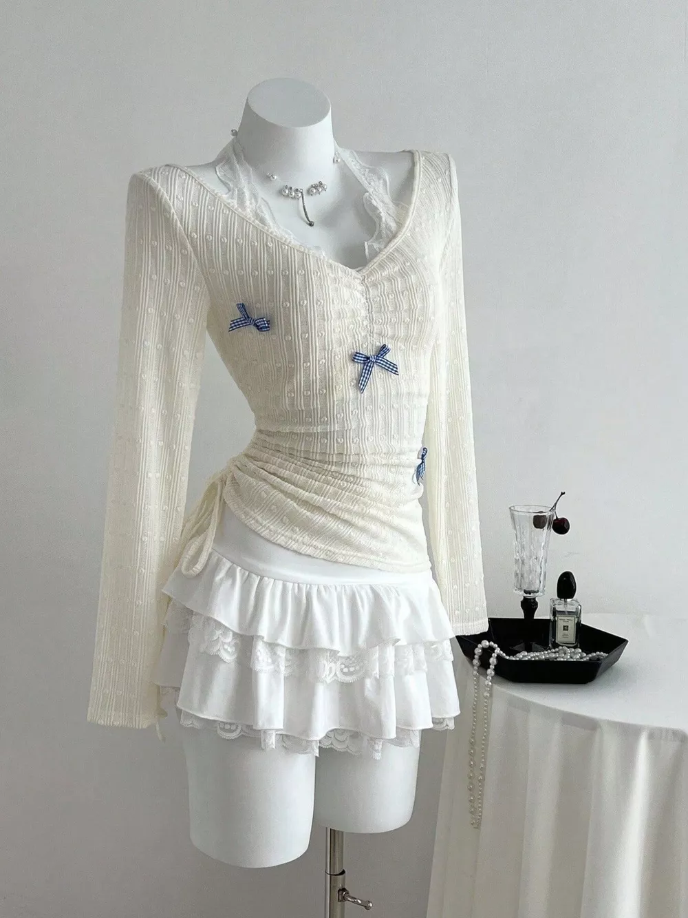 Bow Lace Detail V-Neck T-Shirt, image 3