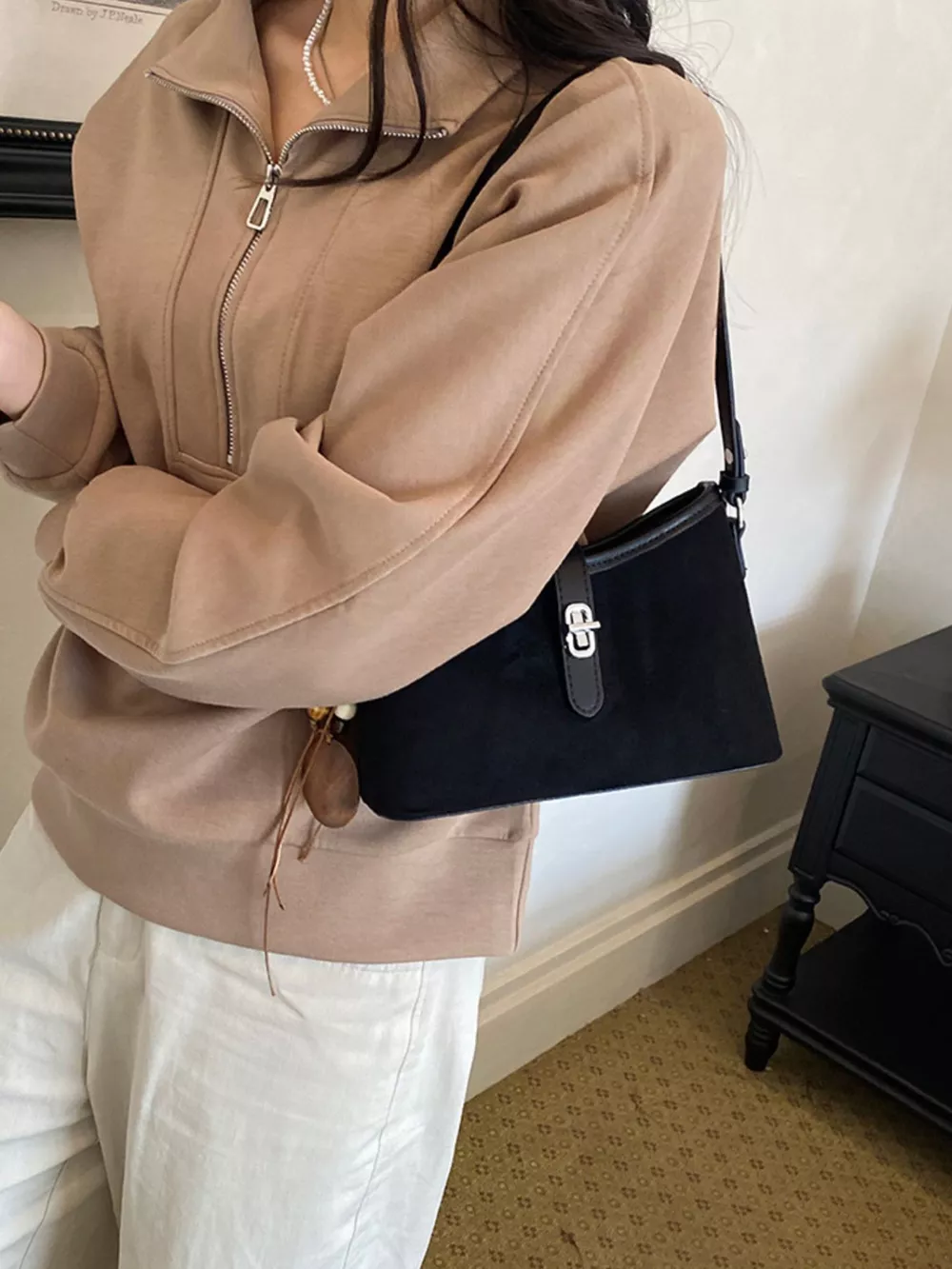 Vintage Buckle Detail Shoulder Bag, image 4