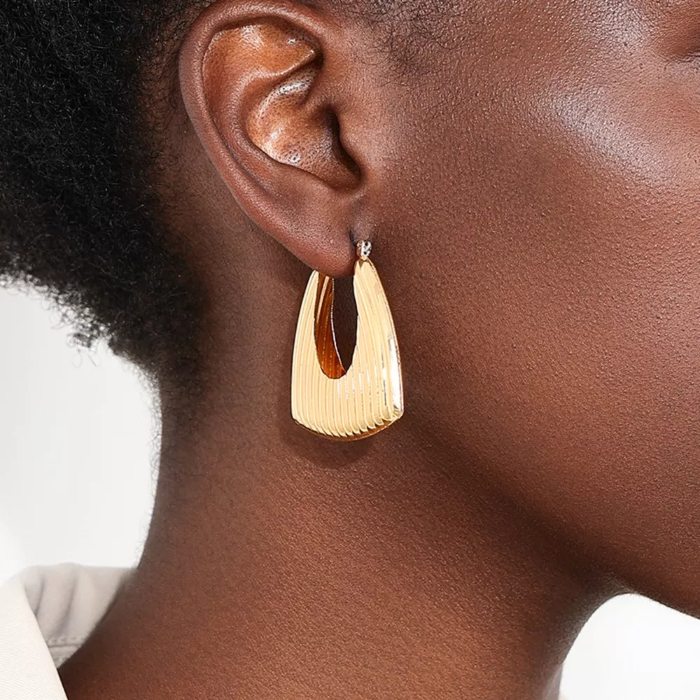 18K Gold-Plated Alloy Ribbed Triangular Hoop Earrings, image 3