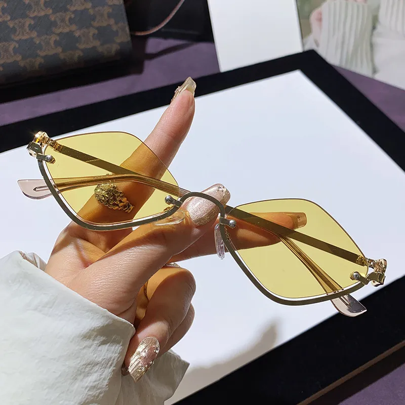 Cat Eye Sunglasses with Gold Metal Frame, image 4