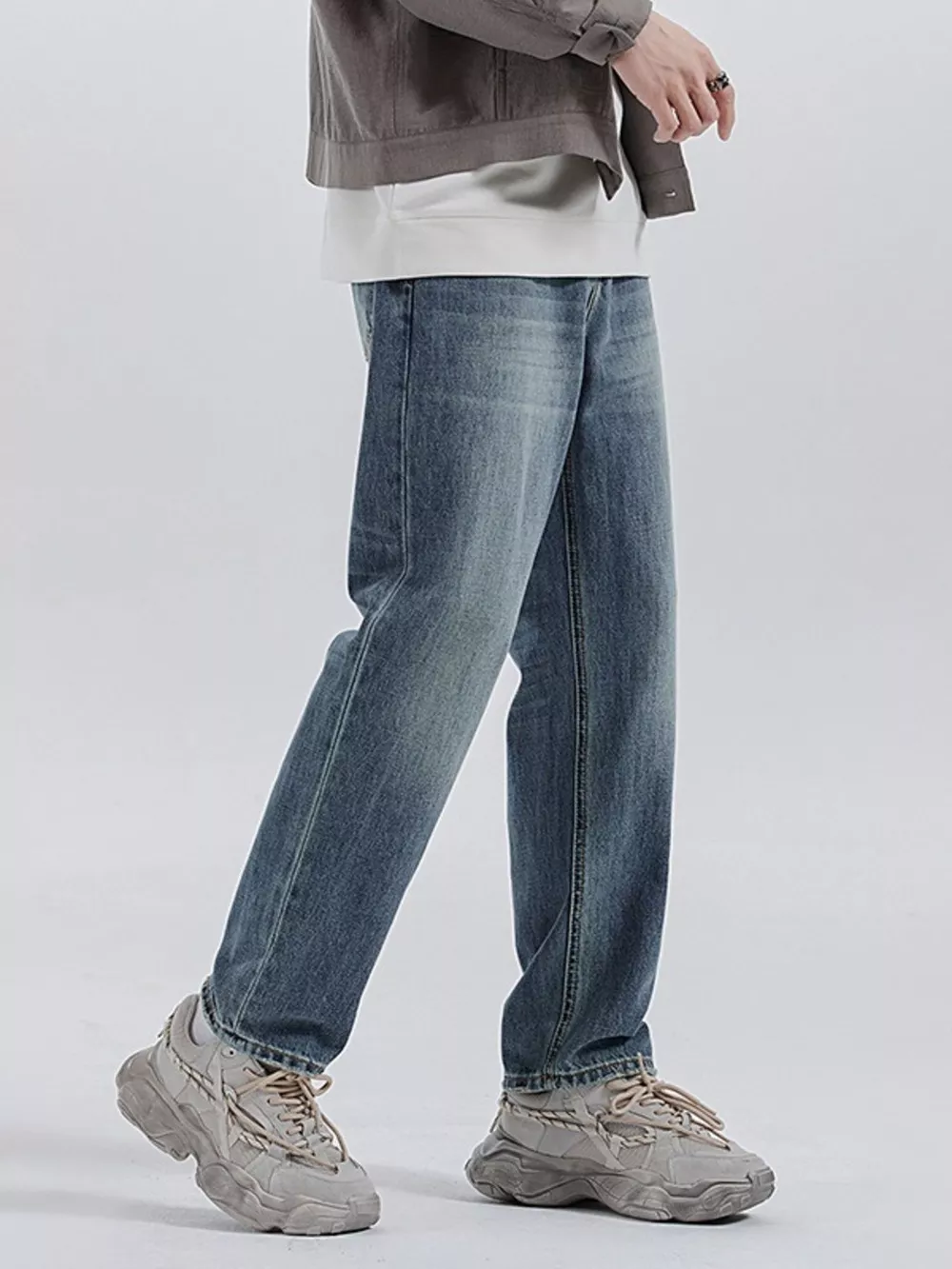 Men's Relaxed Fit Wash Jeans, image 4