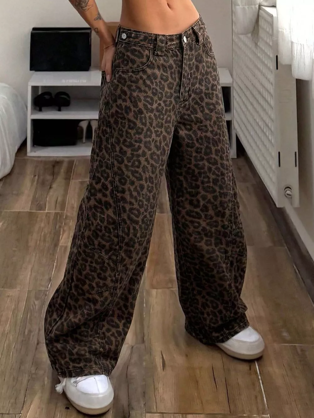 High-Waisted Leopard Wide-Leg Jeans, image 3
