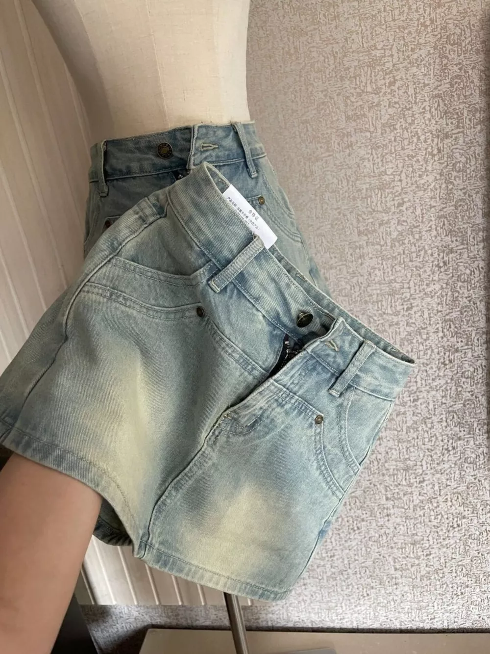 High-Waisted Denim Shorts, image 3