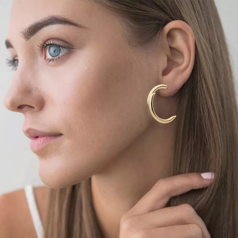 Chunky C-Hoop Earrings