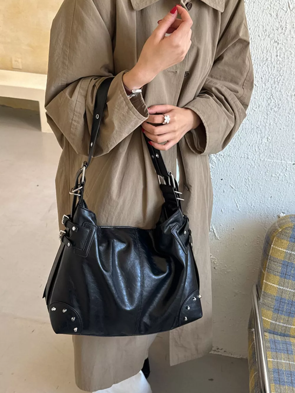 Rivet Decor Shoulder Bag, image 5