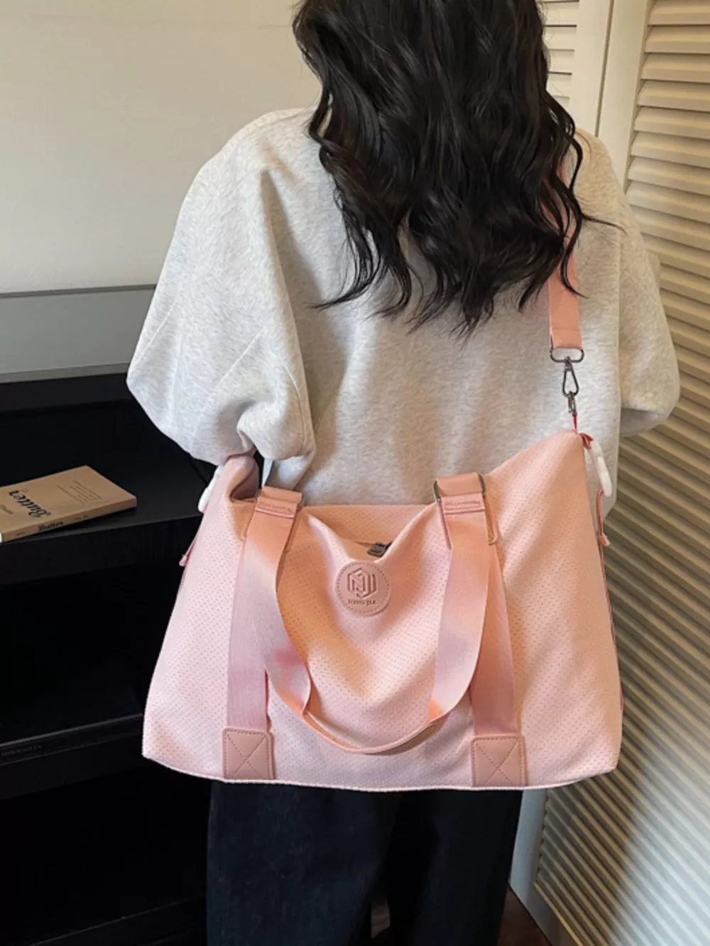 Lightweight Duffle Bag with Adjustable Strap, image 7